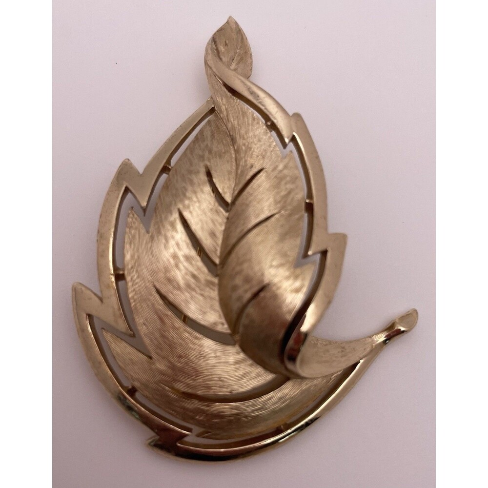 Vintage Crown Trifari Brushed Goldtone Twisted Leaf Brooch
